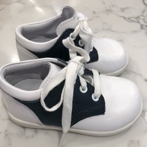 Stride rite saddle shoes